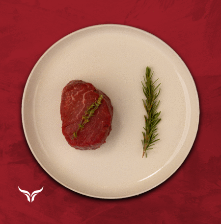 تندرلوين ستيك من لحم بقر نيوزيلندي مُغذّى على العشب New Zealand grass-fed beef tenderloin steak